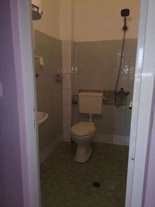 Гостевой дом Guest House Mimosa Китен Двухместный номер с 1 кроватью и собственной ванной комнатой-4